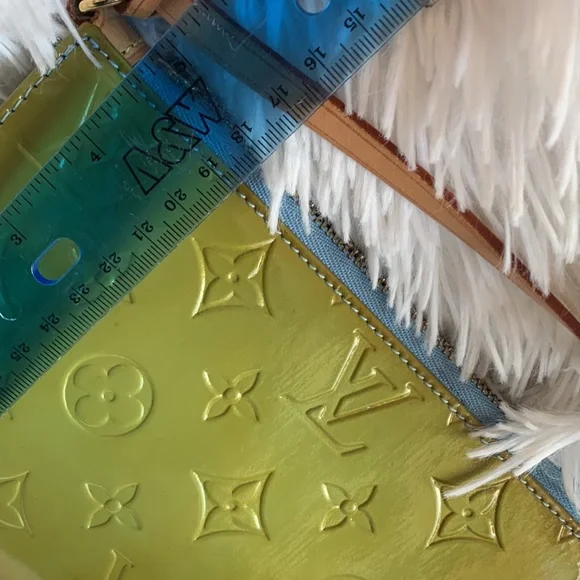 Louis Vuitton vernis pochette, professionally refurbished, immaculate inside, - Picture 8 of 9